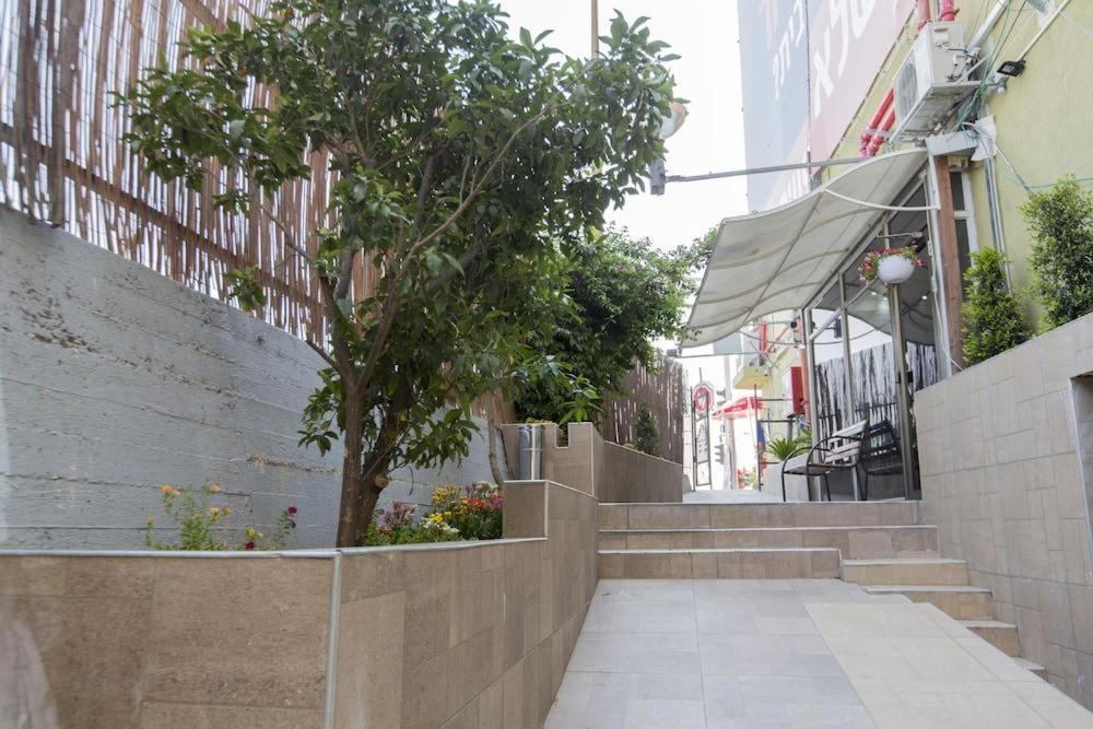 Central Laguardia Hotel Tel Aviv Exteriör bild