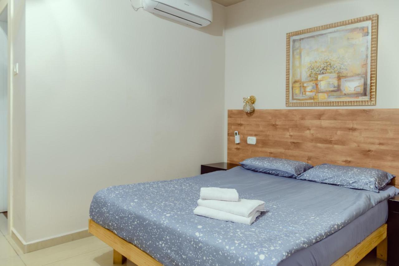 Central Laguardia Hotel Tel Aviv Exteriör bild